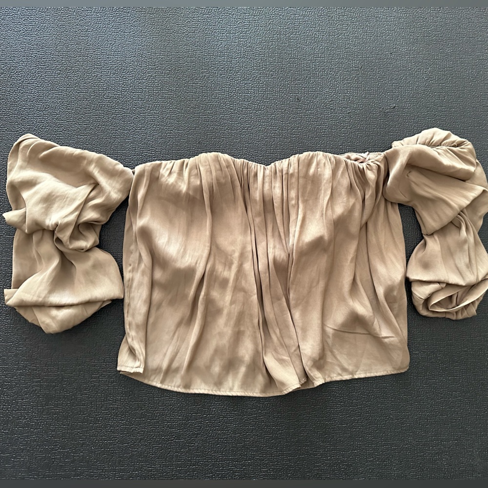 Gianni Bini Taupe off the shoulder flowy top